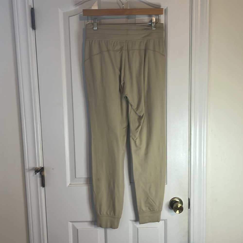 Lululemon | Ready to Rulu Jogger Pants‎ 29" in Trench Size 6 Loungewear Neutral - Picture 10 of 13